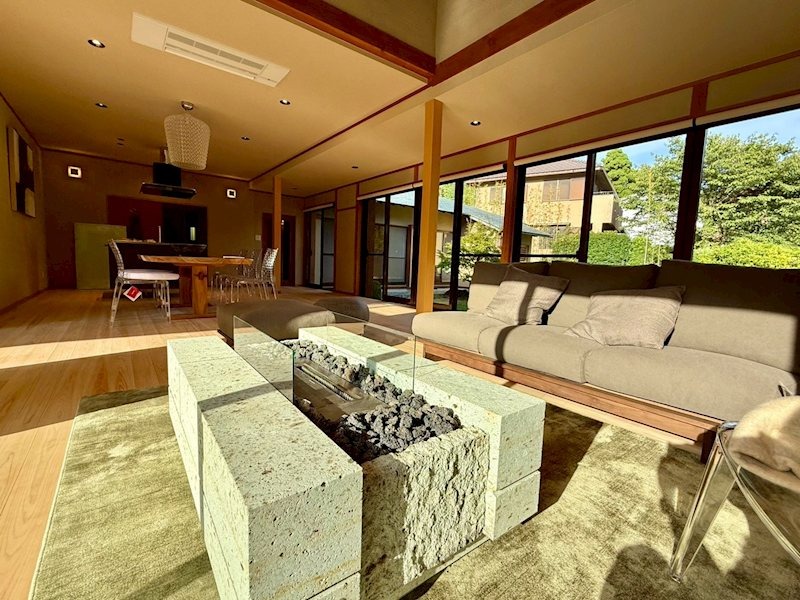 imgi_33_0000000002142182678090000000781_15